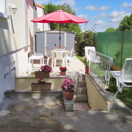Appartement Charmant A Breuillet Avec Jardin Spacieux المظهر الخارجي الصورة