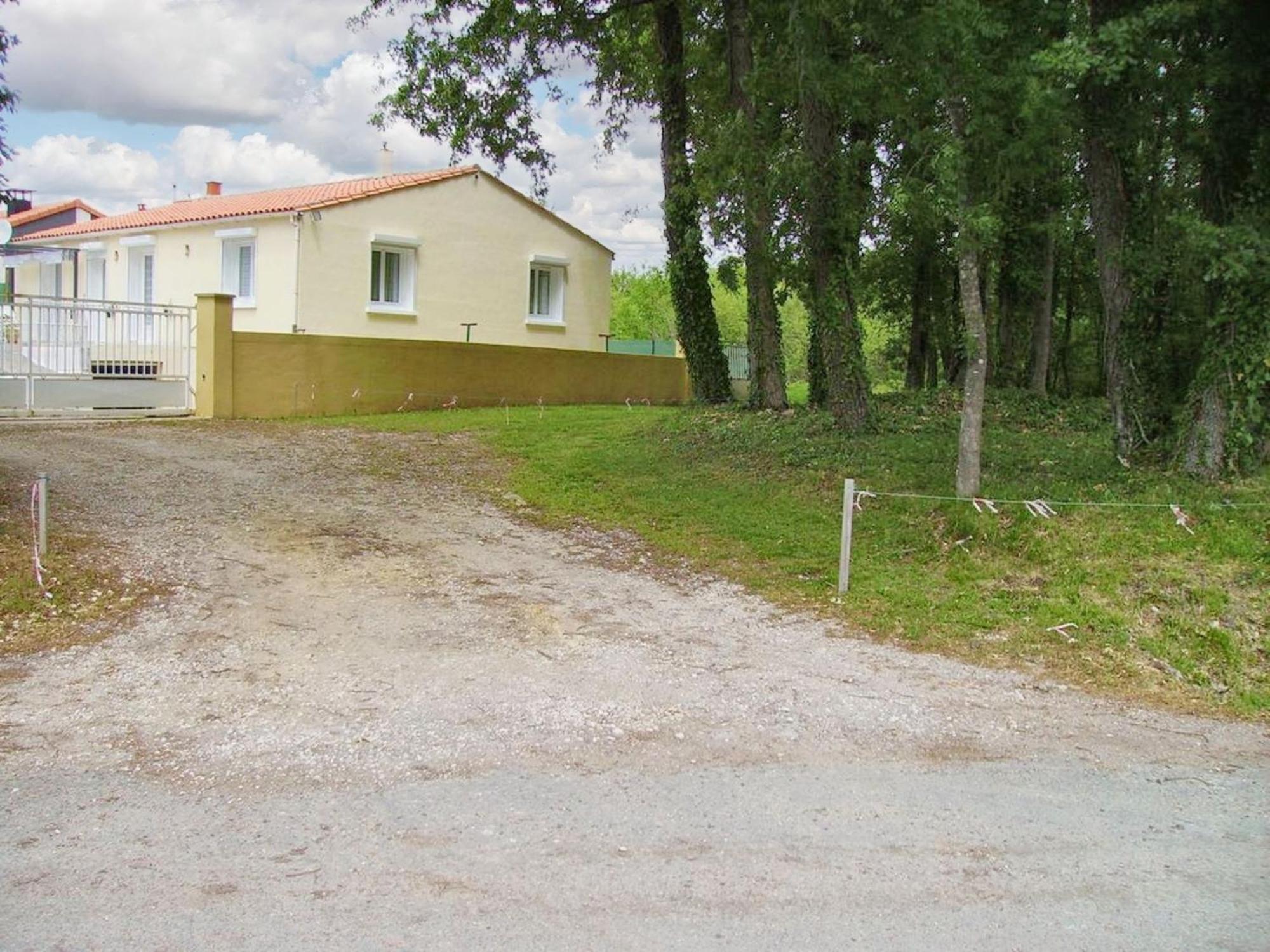 Appartement Charmant A Breuillet Avec Jardin Spacieux المظهر الخارجي الصورة