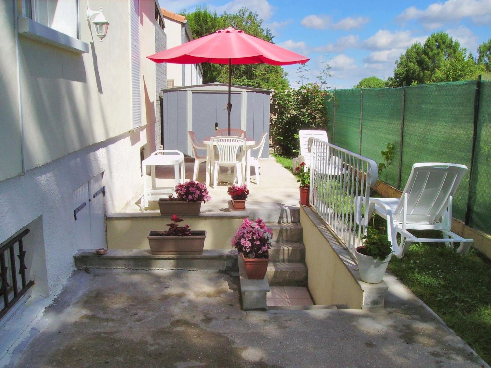 Appartement Charmant A Breuillet Avec Jardin Spacieux المظهر الخارجي الصورة